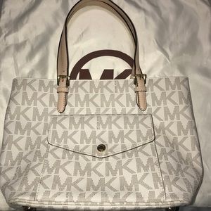 *SOLD* Michael Kors small signature